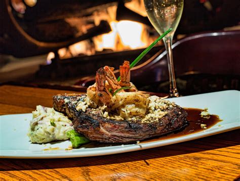 Berns Steakhouse Debuts New Offerings Including Bar Waitlist