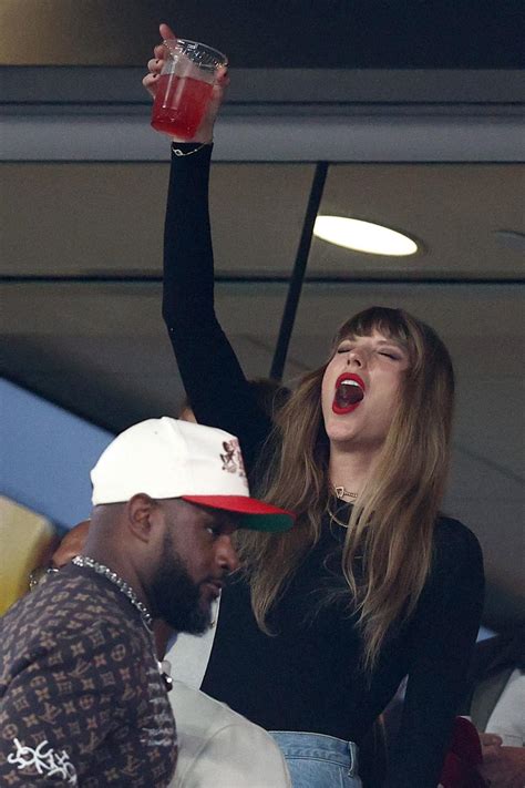 'Welcome to New York': Taylor Swift cheers on Travis Kelce with Blake ...