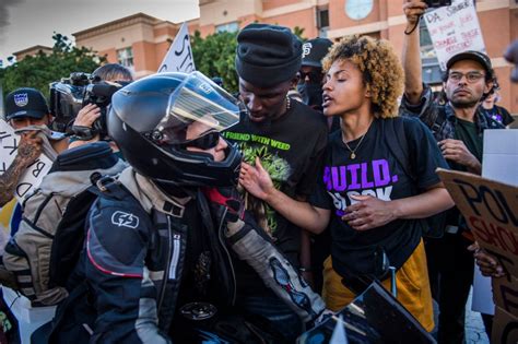 Stephon Clark Protesters Stop Cars In Sacramento Rush Hour Sacramento Bee