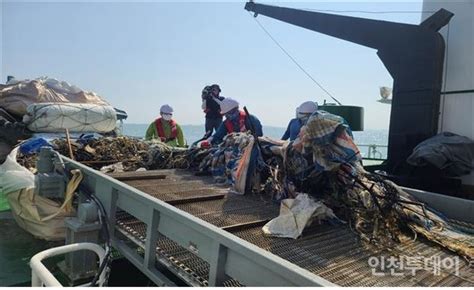 인천시 해양쓰레기 4070톤 수거 내년 2월 정화운반선 취항