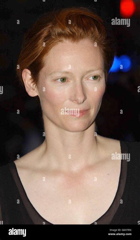 La actriz Tilda Swinton llega para el estreno de su nueva película