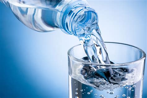 7 Beneficios Que Obtienes Al Tomar Agua Mineral FMDOS