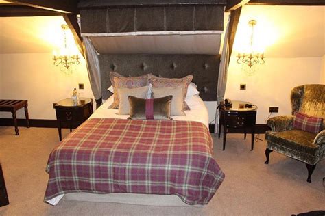 THE BEAR HOTEL - Updated 2022 Prices & Reviews (Crickhowell, Wales)