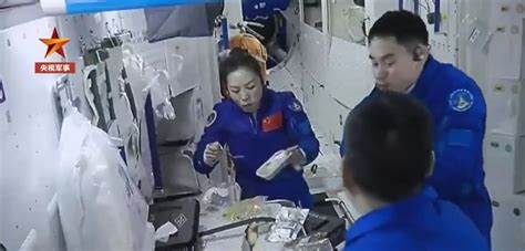 Astronautas Da Chinesa Shenzhou Entram Sucesso Em Cargueiro