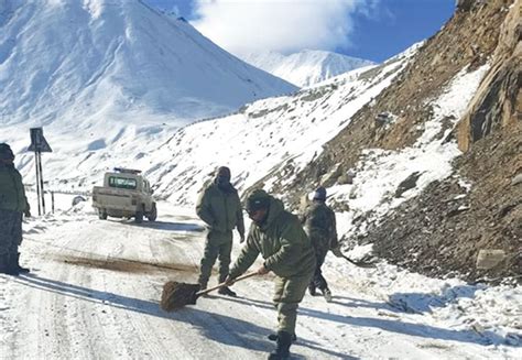 Bros Efforts Keeps Zojila Pass Open Despite Heavy Snowfall Officials