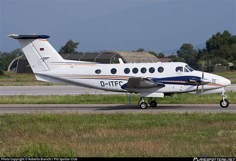 D ITFC Private Beechcraft B200 King Air Photo By Roberto Bianchi Piti