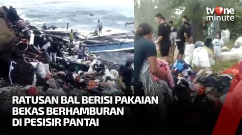 Kapal Angkut Ratusan Karung Berisi Pakaian Bekas Tabrak Batu Karang