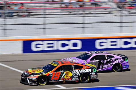 Bass Pro Shops Racing Martin Truex Jr Phoenix Advance Pit Stop