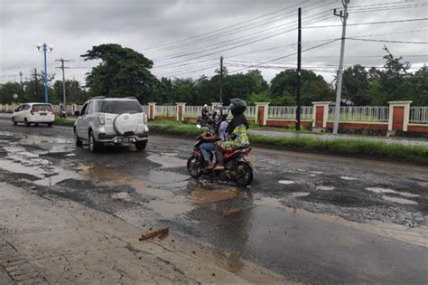 Pengguna Jalan Keluhkan Jalur Trans Sulawesi Di Maros Yang Rusak Parah