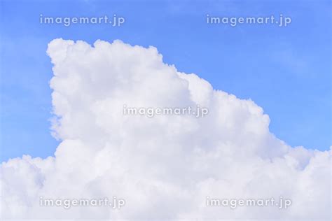 青空と夏の入道雲（積乱雲）の写真素材 143586493 イメージマート