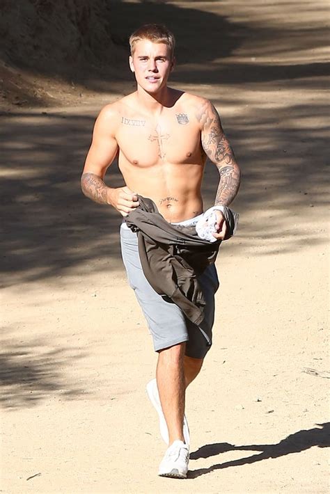 Justin Bieber Shirtless In La September 2016 Pictures Popsugar Celebrity Photo 2