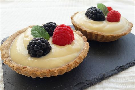 Tartaletas Con Crema Pastelera Y Frutos Del Bosque Tartaletas