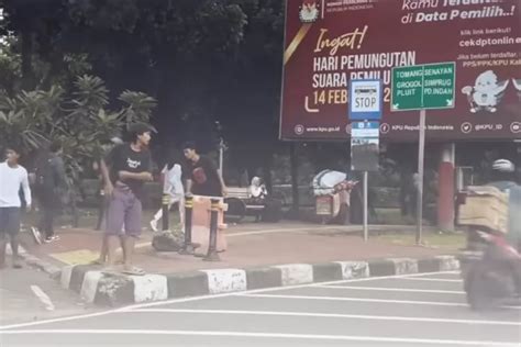 Pungli Di Trotoar Senayan Tanah Abang Viral Dishub Pasang Bollard Dan