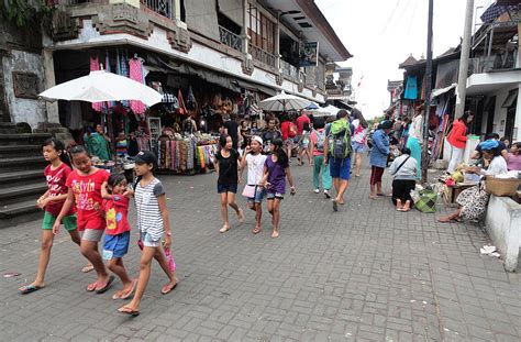 Top 10 Souvenirs to Buy Ubud Traditional Art Market - Discover Walks Blog