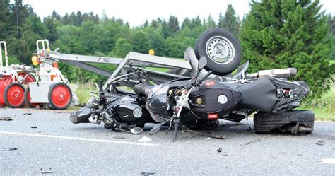 Schwerer Unfall Auf Der B2 Bei Huglfing Mann Kommt Ums Leben