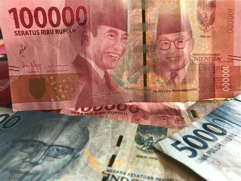 Rupia Indonesia De Fondo Serie De Billetes De Rupias Indonesias Con El