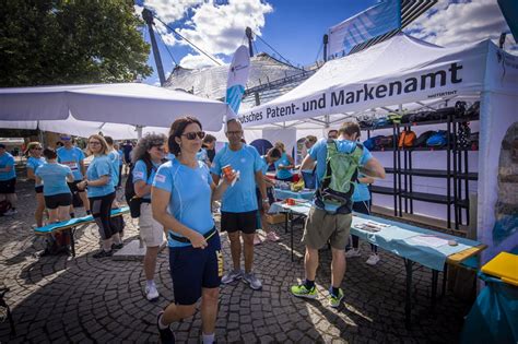 Impressionen und Bilder vom Start beim B2Run München 2022 gemeinsamaktiv