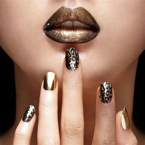 20 Chrome Nails Designs That Are Futuristic