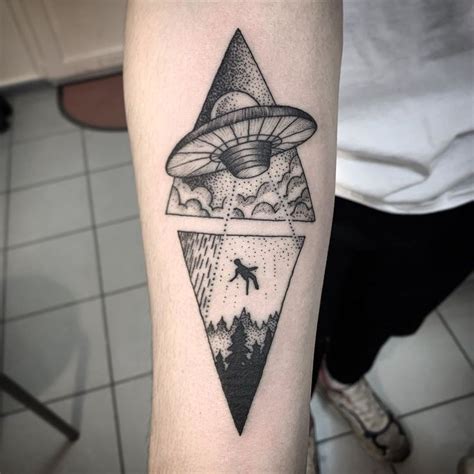 101 Amazing Ufo Tattoo Ideas That Will Blow Your Mind Ufo Tattoo