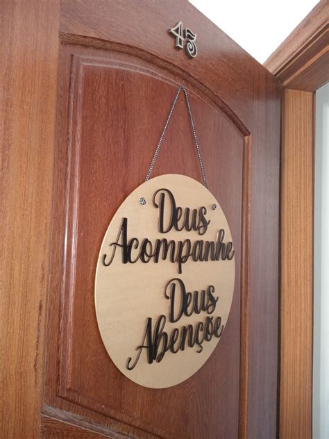 Placa Decorativa mdf 35cm deus Acompanhe Deus Abençoe un