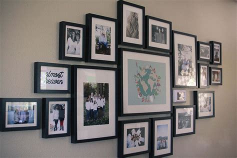 30 Family Picture Frame Wall Ideas