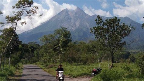 Update Gunung Merapi Mei Teramati Kali Guguran Lava Ke Arah