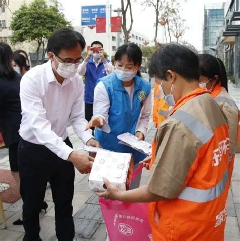 致敬“城市美容师”关爱环卫女工活动工作开心