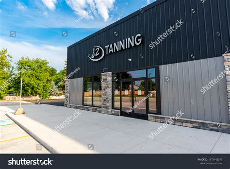 1 J2 Tanning Images Stock Photos And Vectors Shutterstock