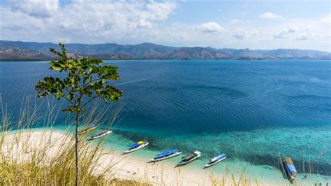 Keindahan Alam Pulau Flores Max Mills