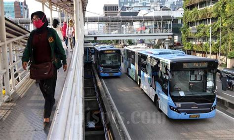 PPKM Level 4 Cek Syarat Naik Transjakarta Dan KRL Commuter Line