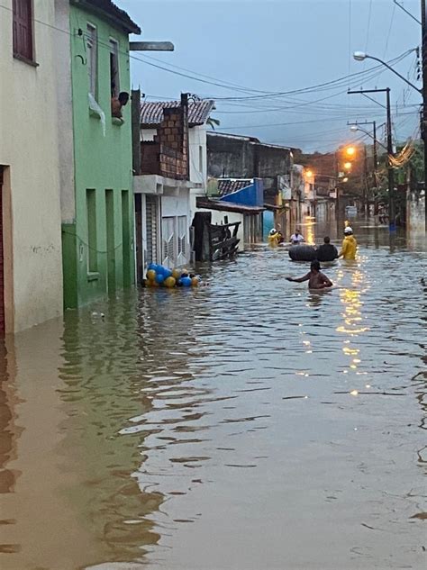 Chuva Na Bahia 430 Mil Pessoas Foram Afetadas 18 Morreram