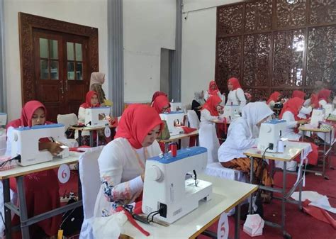 Mengenang Perjuangan Pahlawan Fatmawati Menjahit Bendera Merah Putih