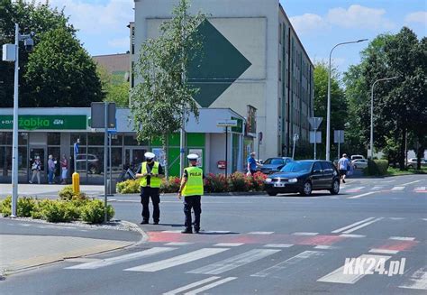 Starsza osoba potrącona w rejonie ulicy Pionierów Na miejscu pracuje