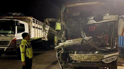 Kecelakaan Maut Bus Rombongan SMP 2 Gebog Kudus Di Tol Batang 1 Korban