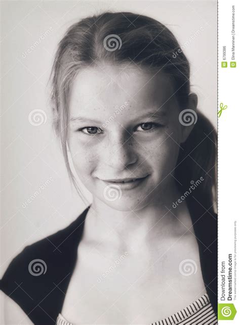 Belle Verticale De Fille D Adolescent Photo Stock Image Du Enfant