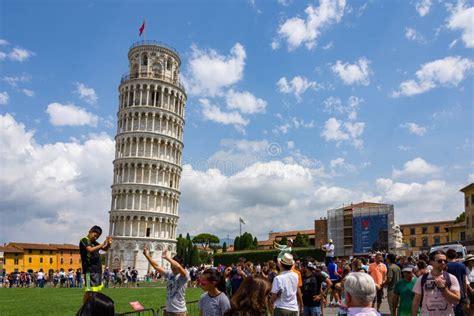 La Torre De Pisa Es La Torre Inclinada Más Famosa Del Mundo Así Como De