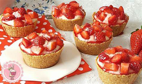 Tartaletas De Crema Pastelera Y Fresas