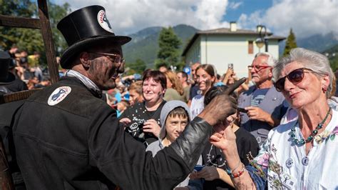 Oltre Spazzacamini Da Tutto Il Mondo Arrivano In Valle Vigezzo