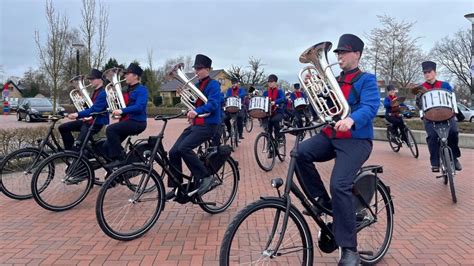 Jubilerend Fietsshowkorps Reist De Hele Wereld Over Nu Naar Duitsland