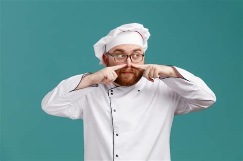 Impressionado Jovem Chef Masculino Vestindo Culos Uniforme E Bon