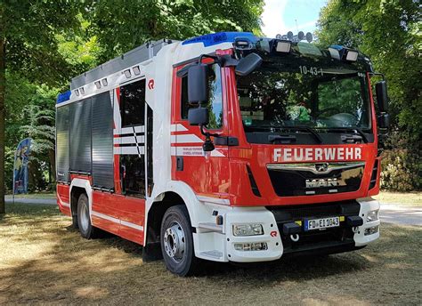 Man Als Hlf Der Feuerwehr Eichenzell Rothemann Steht Auf Einer Der