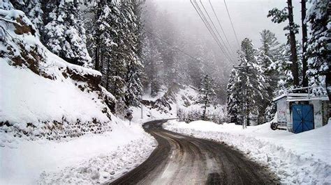 Tourists Warned to be Cautious While Visiting Murree During Snowfall