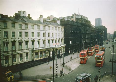 30 Fascinating Color Photographs That Capture Street Scenes Of