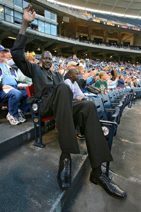 Bol Bol 14 Years Old And 6 Feet 10 Reaches For His Father’s Heights The Kansas City Star