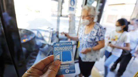 Adiós al bonobús físico de Emtusa Las tarjetas llegarán a los móviles