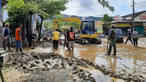 Pembersihan Material Sisa Banjir Bandang Watulimo Trenggalek Bakal