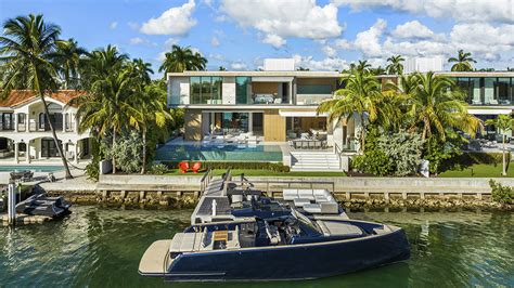 On Hibiscus Island In Miami Beach A Modern Home Is Listed For 375m