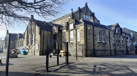 Oatlands Infant School On NW Side Of Roger Templeman Geograph