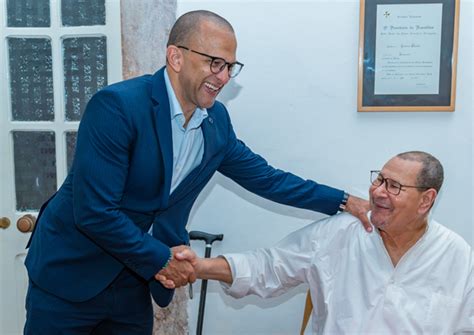 Escritaria em Cabo Verde abre espaço do livro Germano Almeida no