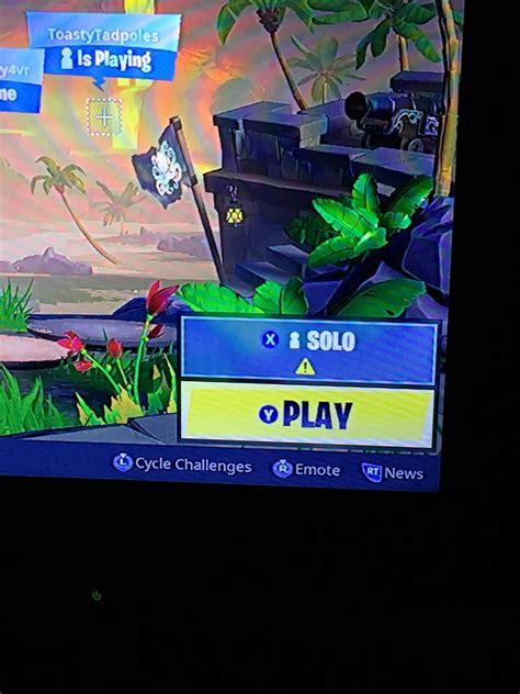 Fortnite solo glitch , it won’t let me play it either : r/FortNiteBR